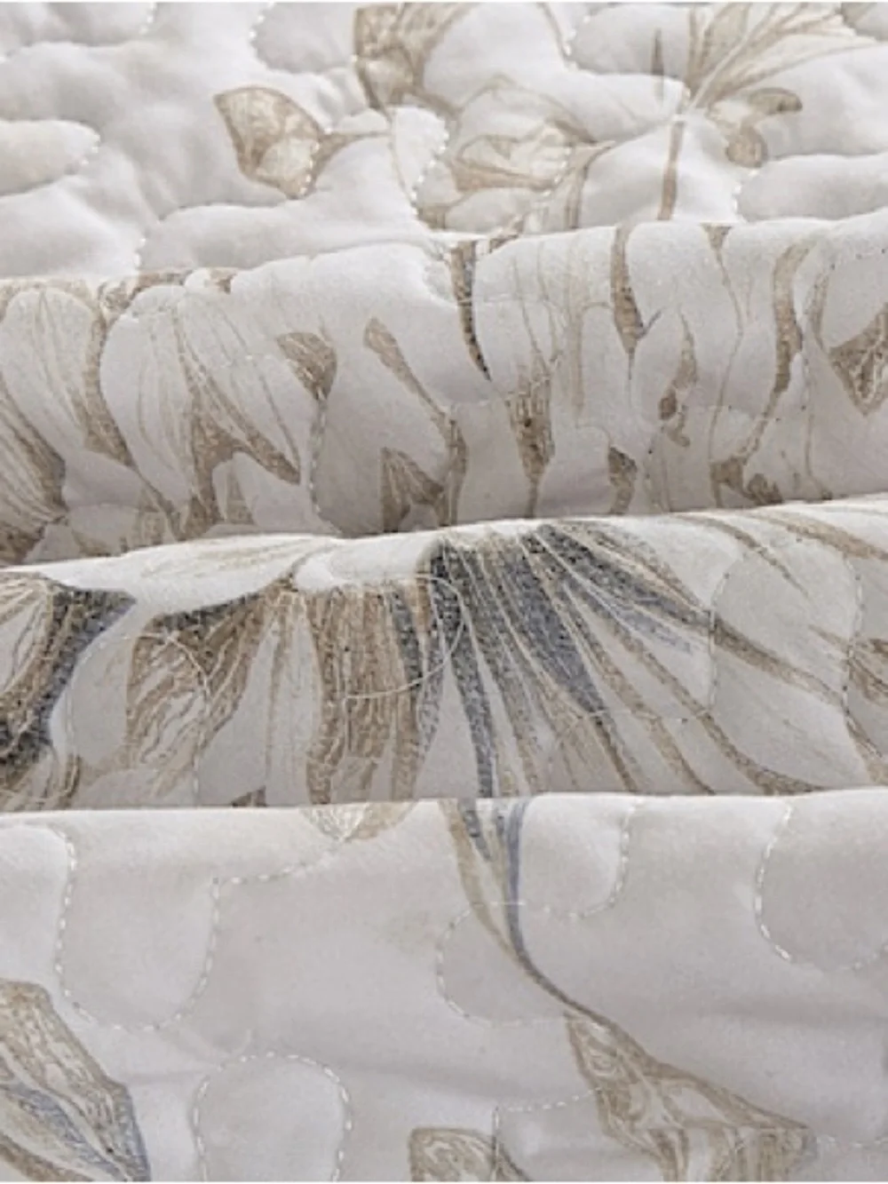 Floral Quilted quilt Set in Soft Taupe and Cream size king